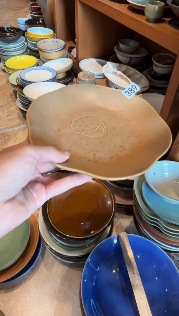 瓷征****.389 微瑕手绘荷花黄色盘1个