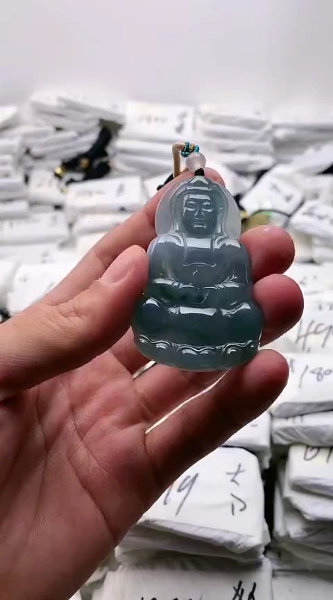 翡翠未镶嵌颈饰观音