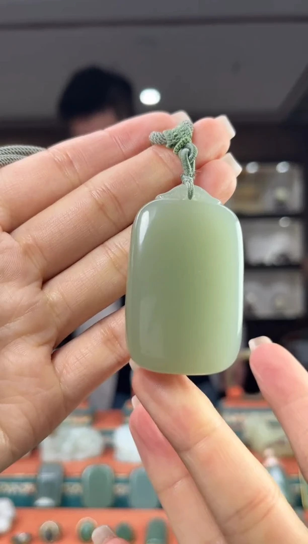 颈饰未镶嵌和田玉佩佩