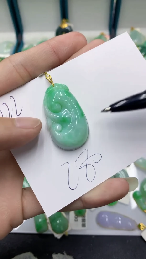 【闪购商品】翡翠颈饰18K金镶嵌翡翠