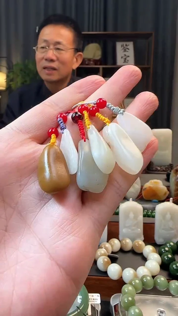 吊坠(不含链)未镶嵌和田玉挂件多样性发货，拍一发一