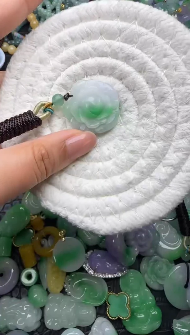 颈饰未镶嵌翡翠缅甸翡翠吊坠