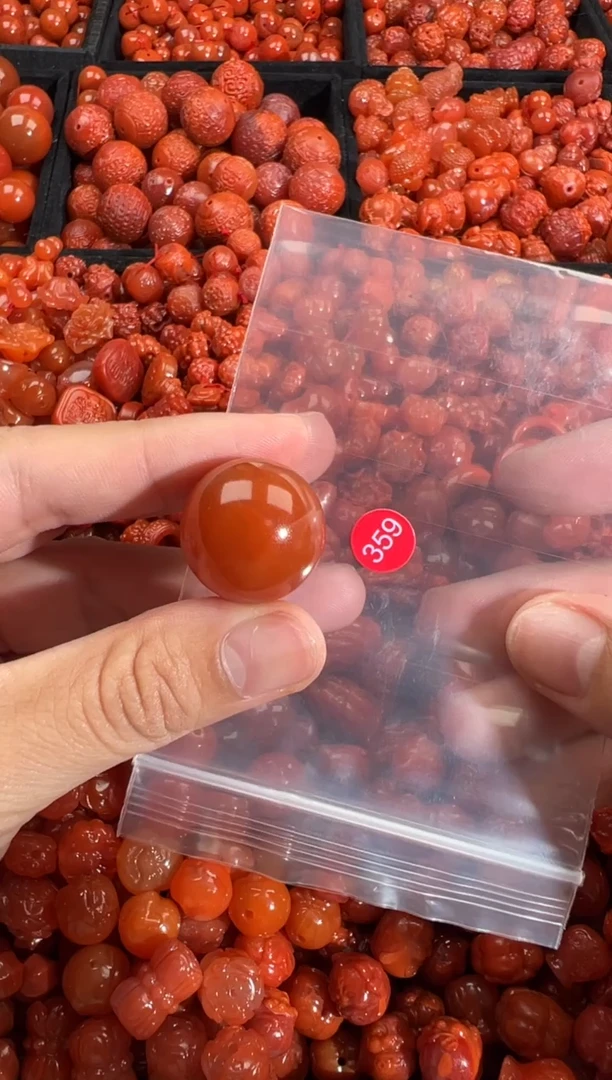 南红玛瑙未镶嵌颈饰胡****）1