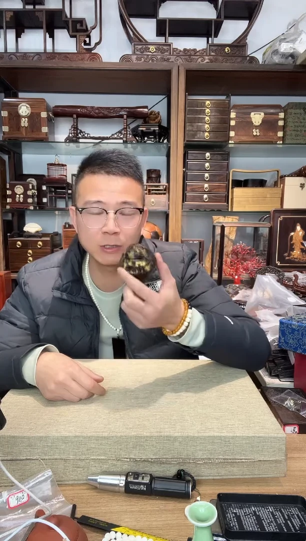 乌木类书架?**?542花色镂空雕刻罐子
