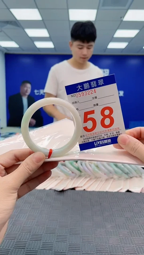 翡翠手镯未镶嵌AAAAAAAAAAAAAAAA