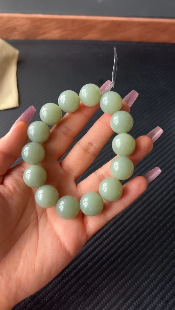 手串未镶嵌和田玉且末微色差近矿卡16M