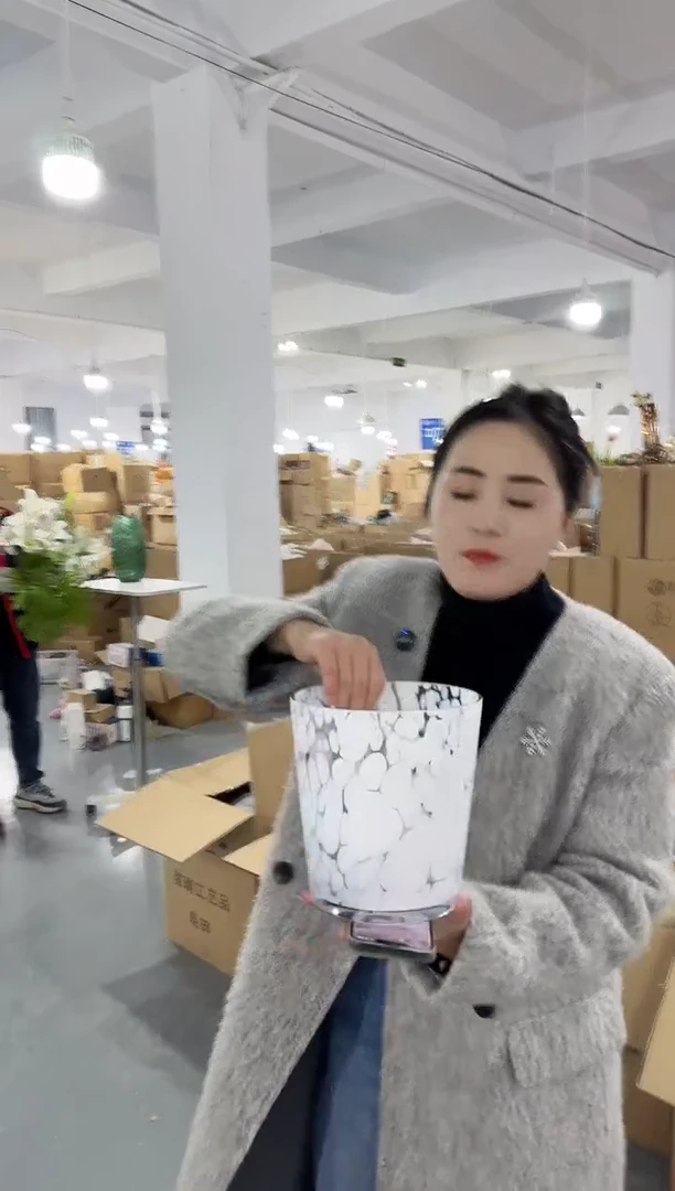 【闪购商品】玻璃安琪花瓶微瑕-T4C3