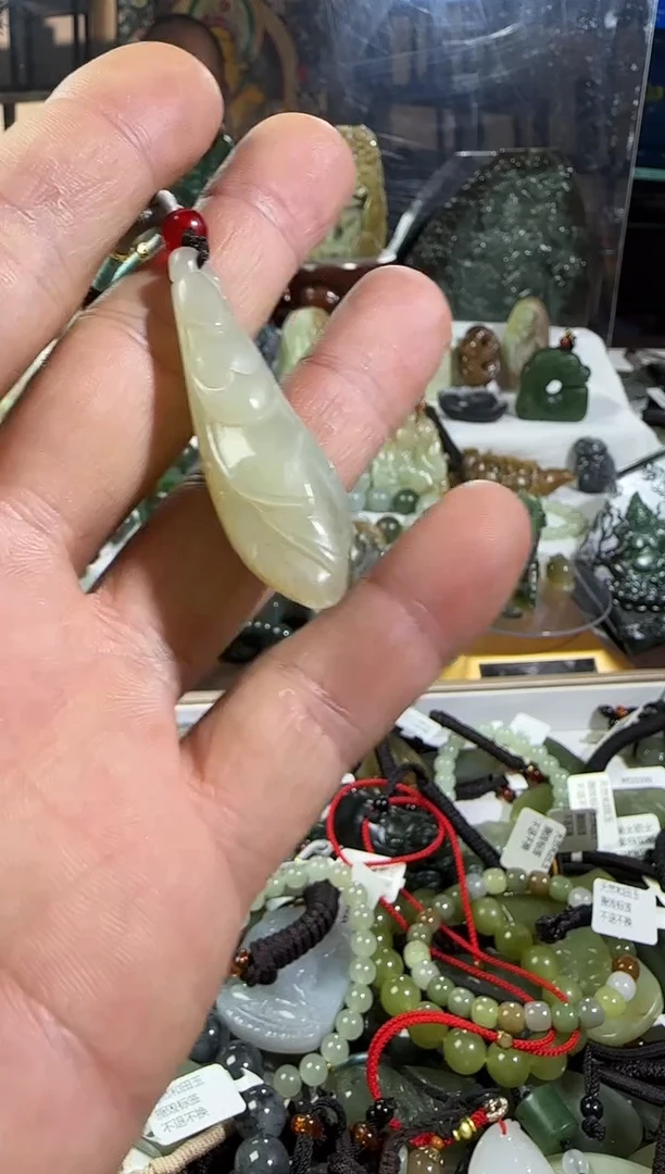 颈饰未镶嵌和田玉玉兰花