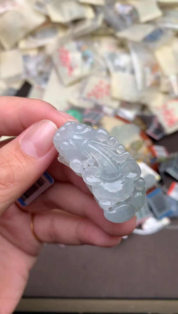 翡翠挂件未镶嵌 —