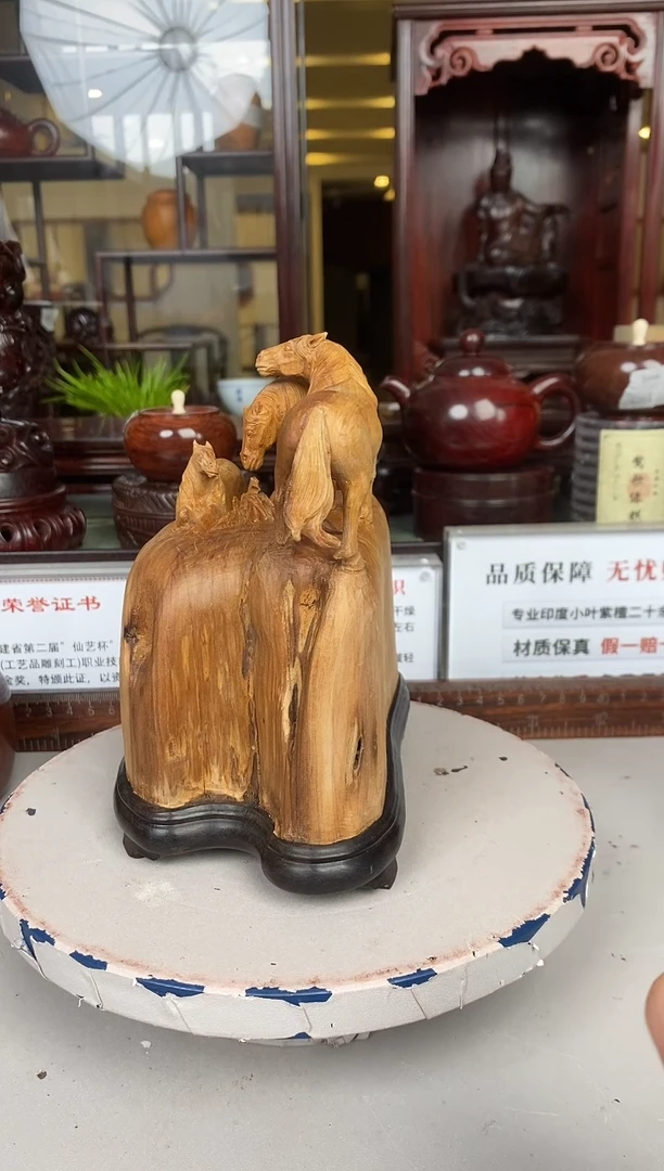 紫檀木类端景台老山檀香马摆件
