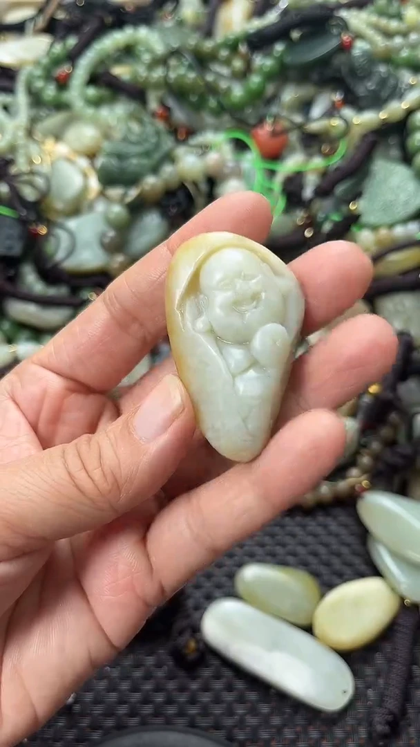 和田玉未镶嵌颈饰（多样性发一件）没有证书有瑕