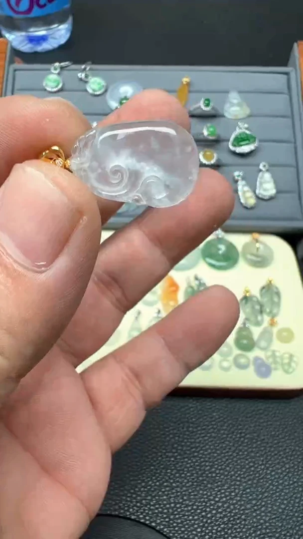 颈饰18K金镶嵌翡翠天然A货缅甸翡翠如意吊坠53号链接