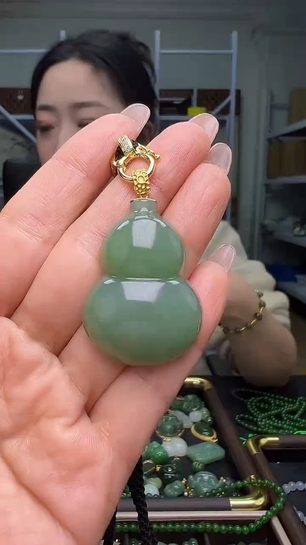 颈饰18K金镶嵌和田玉(多样性发货.发其一11.04.81