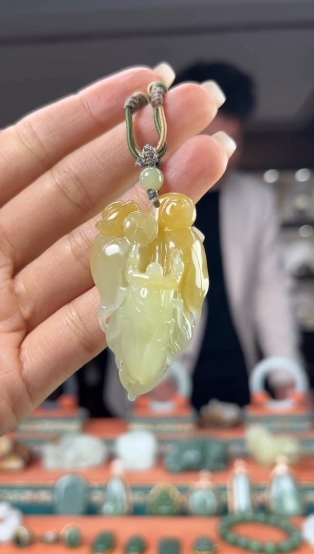 颈饰未镶嵌和田玉佩佩