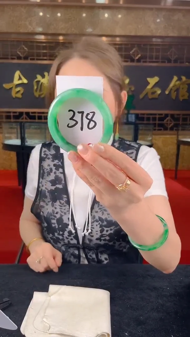 未镶嵌手镯石英质玉（非洲翠）微瑕介意勿拍