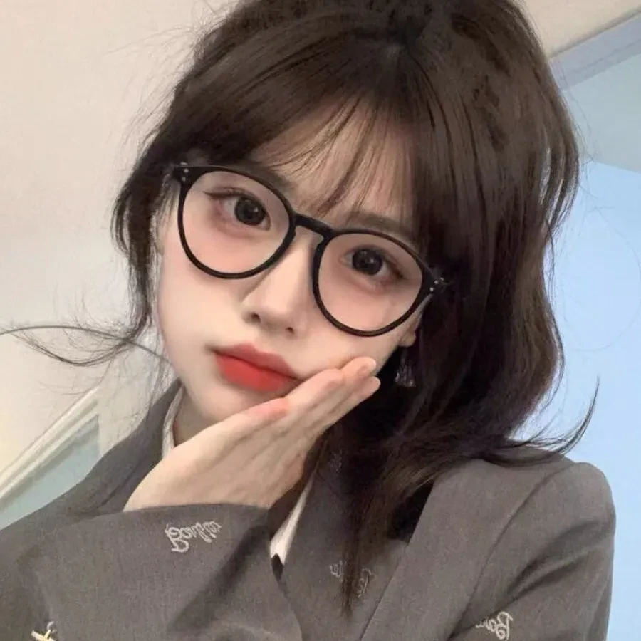 素颜敲显白小红书近视眼镜防蓝光女学生日常潮流百搭黑框平光镜