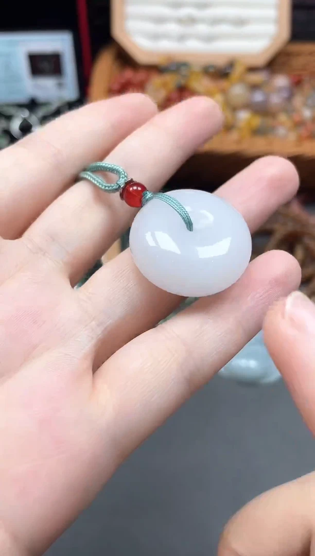吊坠(赠链)未镶嵌石英质玉（金丝玉）多样性发货拍一发一