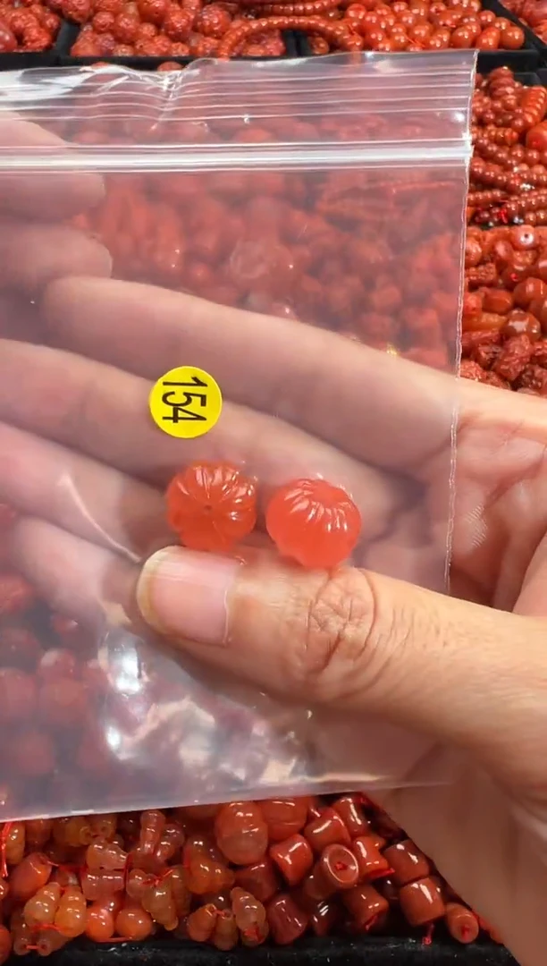 南红玛瑙未镶嵌颈饰1
