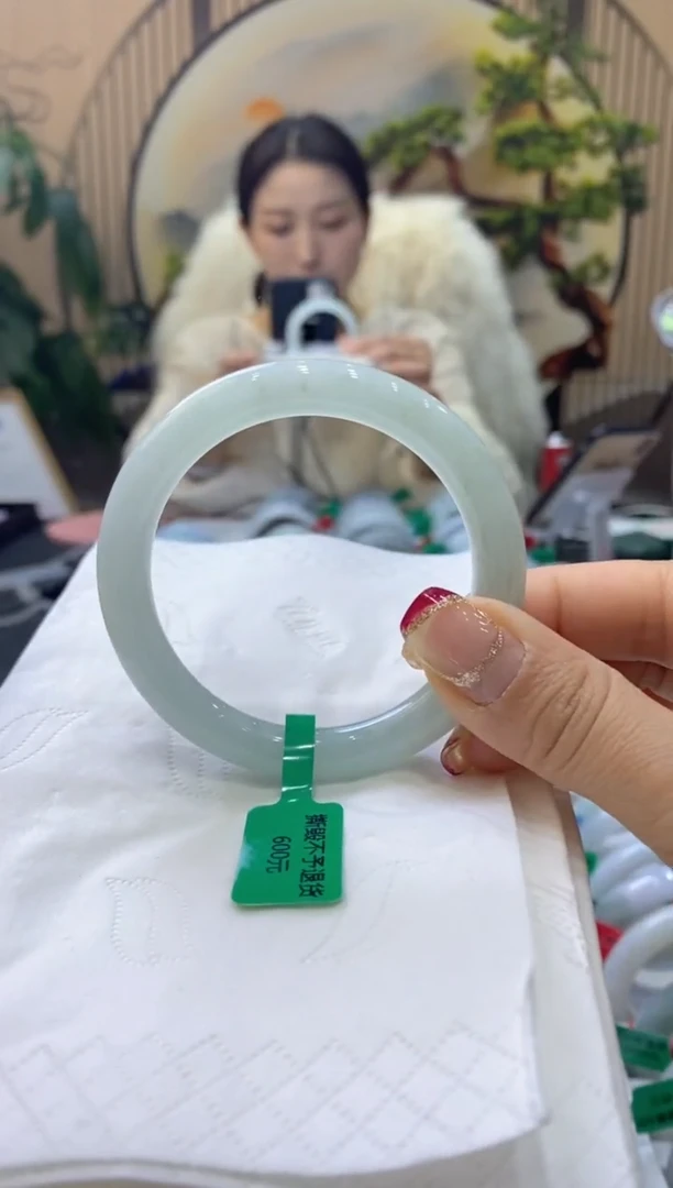 【闪购商品】翡翠手镯未镶嵌99903508