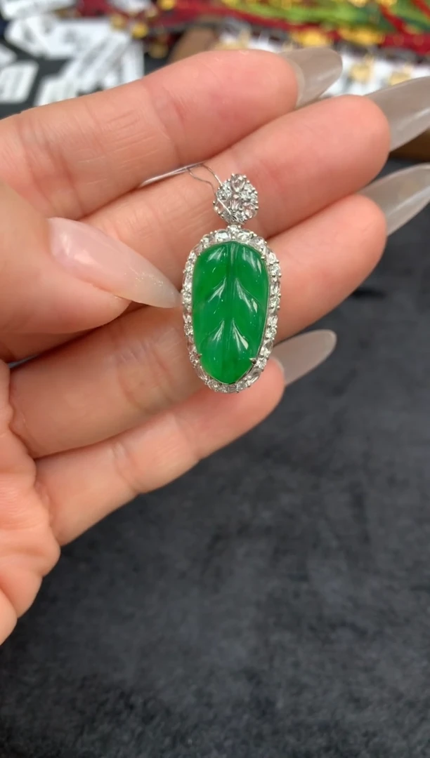 【闪购商品】翡翠颈饰18K金镶嵌叶子