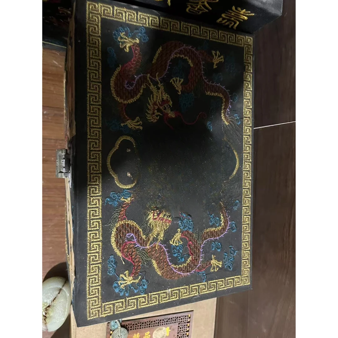 精品摆件双龙刺绣箱开