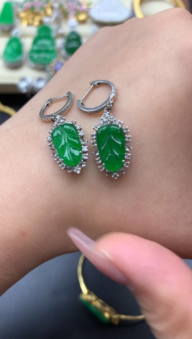 颈饰18K金镶嵌翡翠341-中国好珍宝