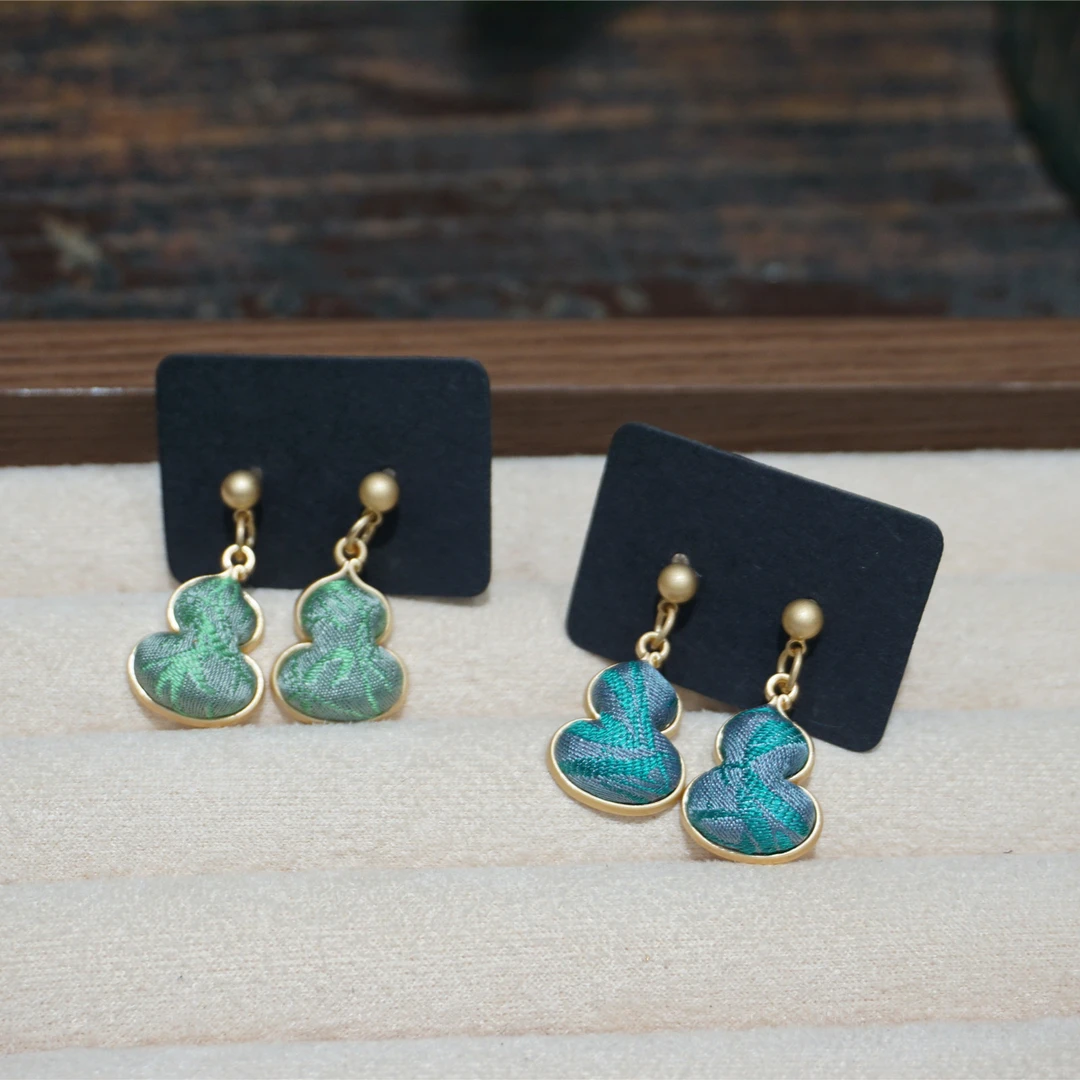 宋锦春和景明竹叶葫芦形耳坠布艺成品