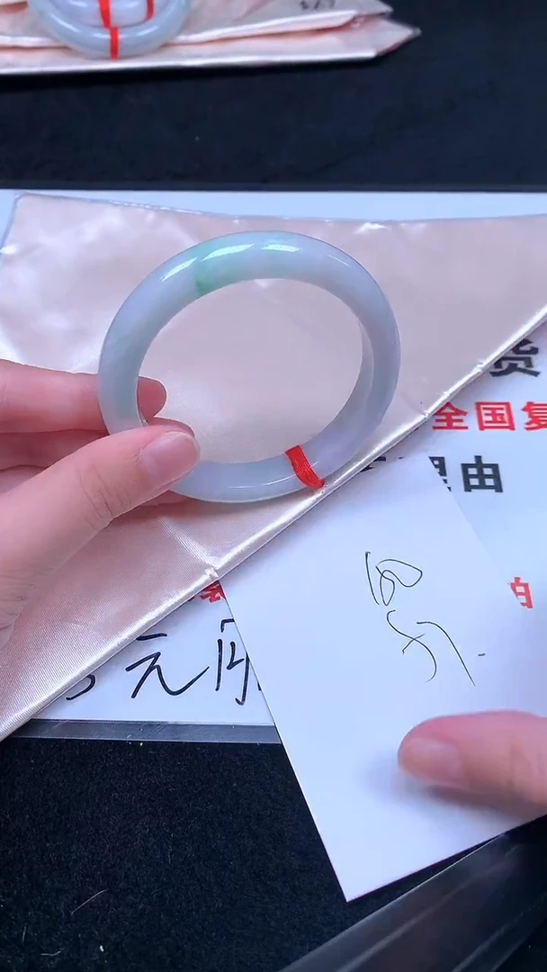 未镶嵌手镯翡翠.