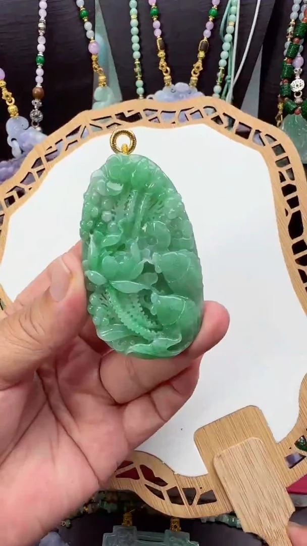 颈饰未镶嵌翡翠吊坠