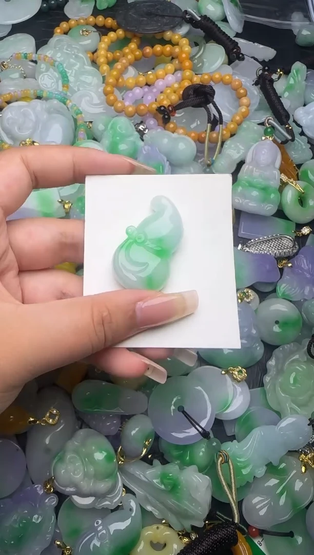 翡翠未镶嵌颈饰天然缅甸翡翠吊坠