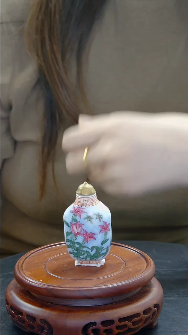 壶粉彩花卉纹鼻烟壶#1062#