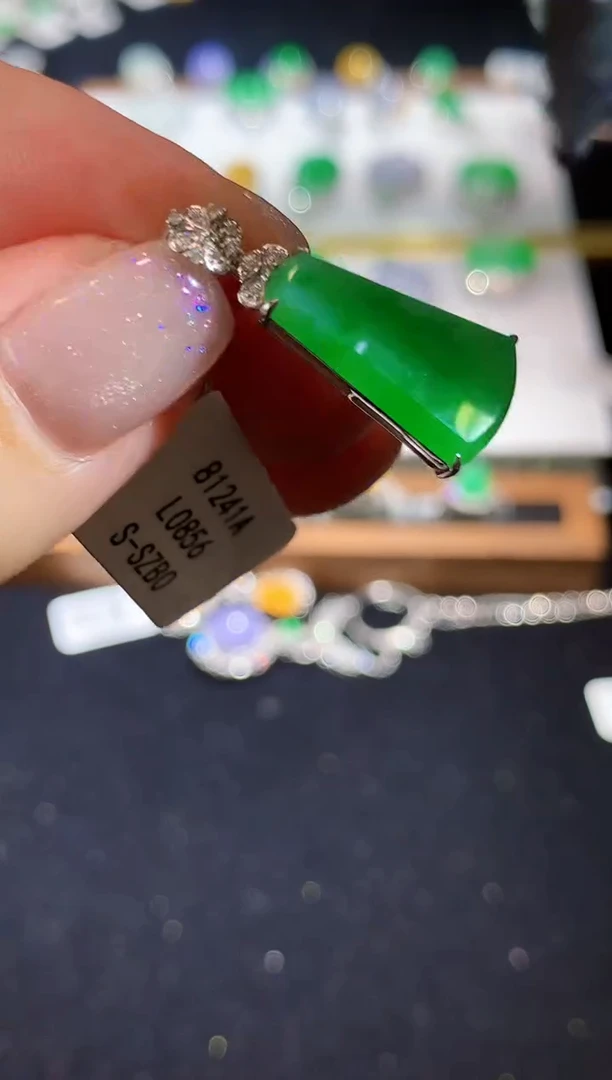 翡翠18K金镶嵌吊坠(不含链)L0856多样性发其一