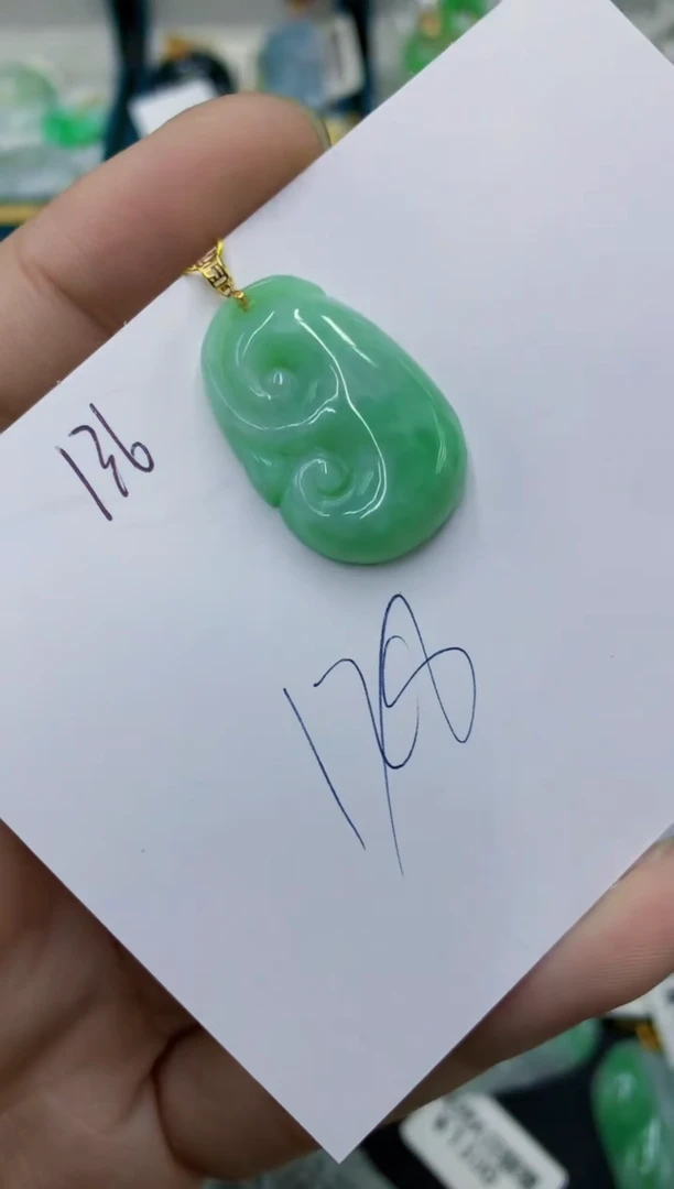 翡翠18K金镶嵌颈饰1111111111