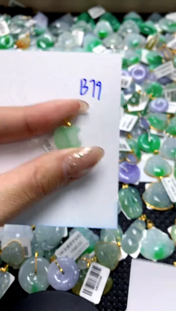 【闪购商品】翡翠颈饰18K金镶嵌11111111111111111