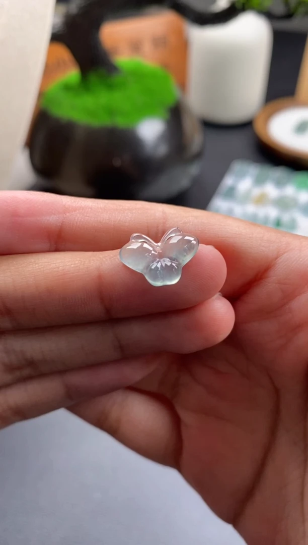 颈饰未镶嵌翡翠翡翠冰种蝴蝶