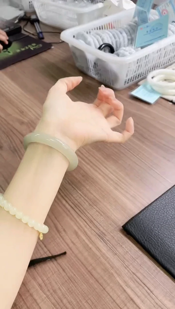 未镶嵌手镯石英质玉318-56