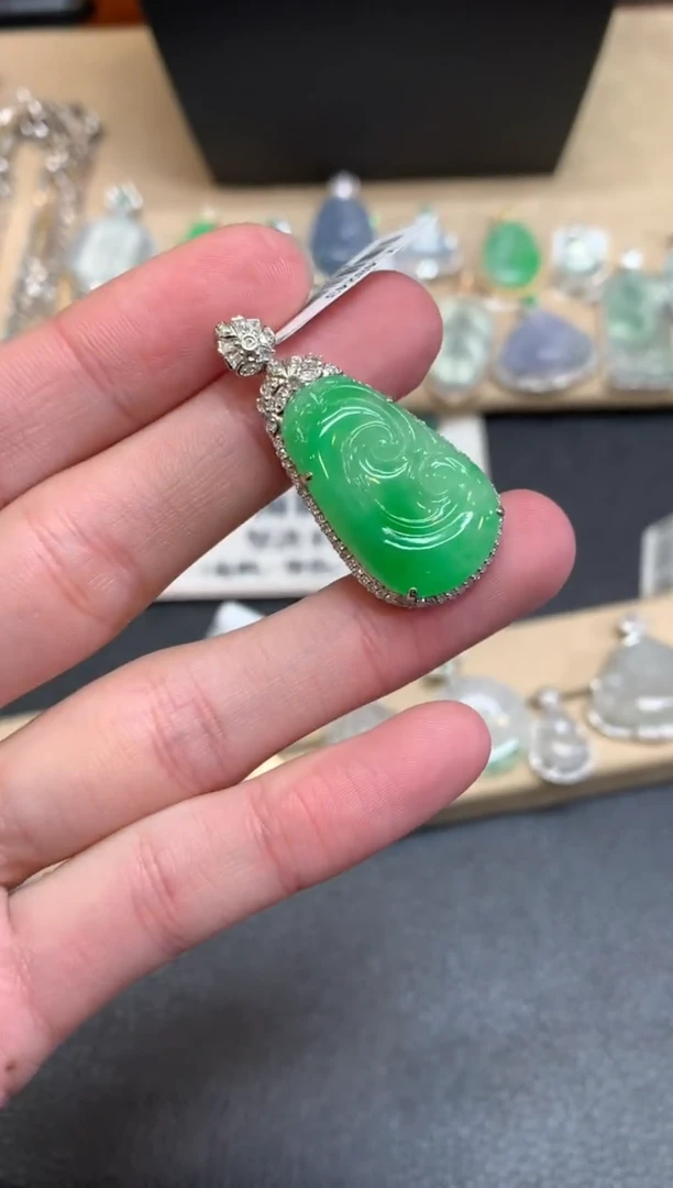 【闪购商品】翡翠颈饰18K金镶嵌如意【无服务费】