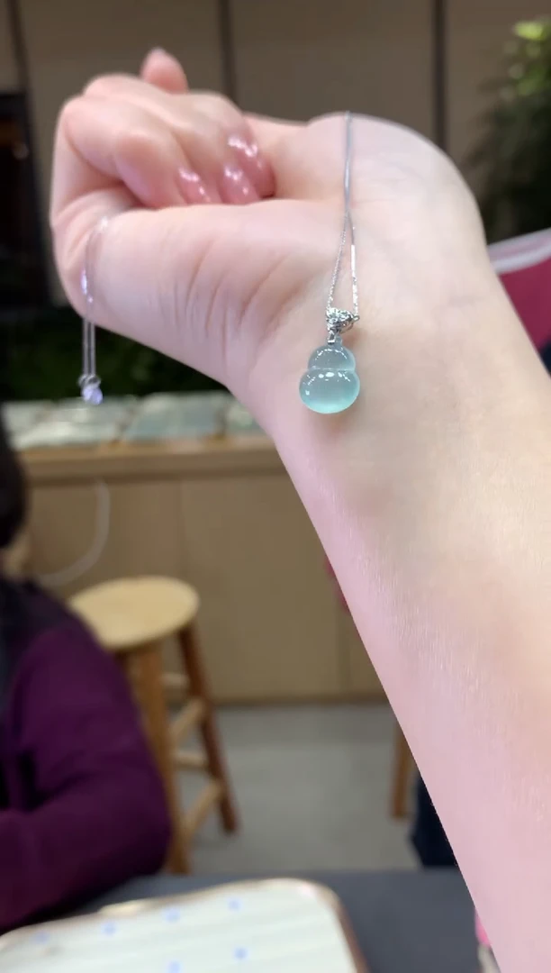 颈饰18K金镶嵌翡翠|不退不换