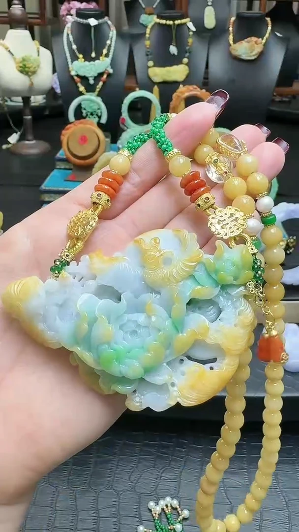 【闪购商品】翡翠颈饰未镶嵌花