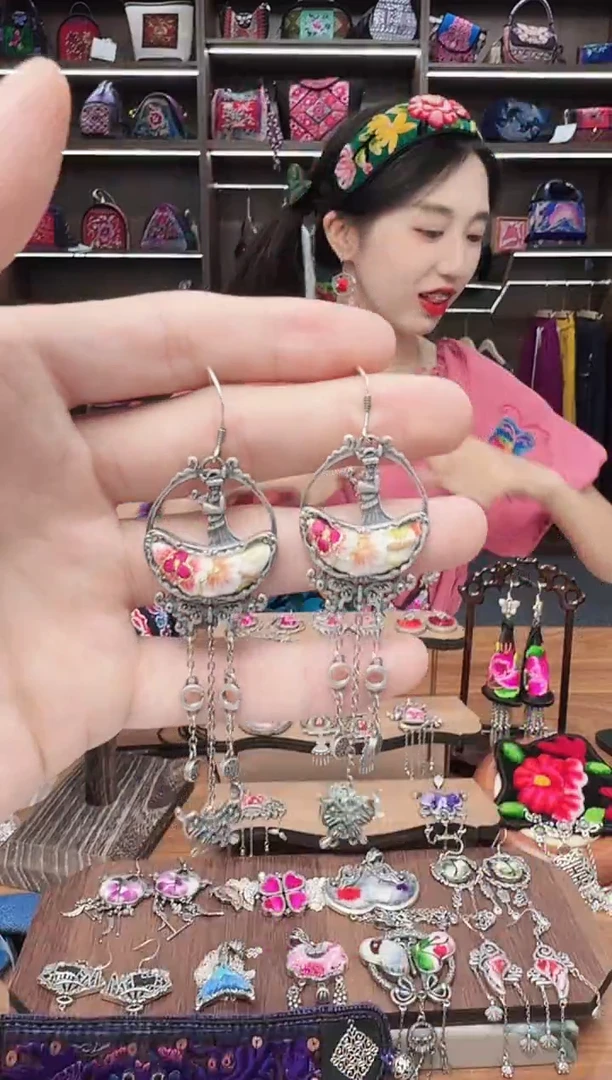 织绣85蒙阿苏苗绣传承旗舰店