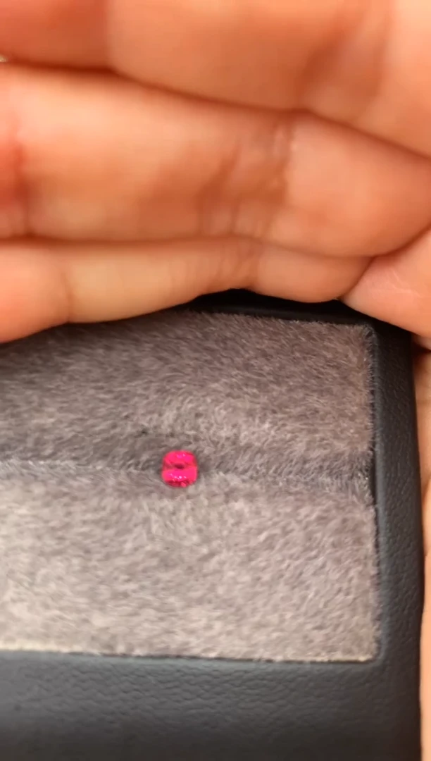 未镶嵌裸石定制尖晶石枕型 玫瑰色调 0.31ct