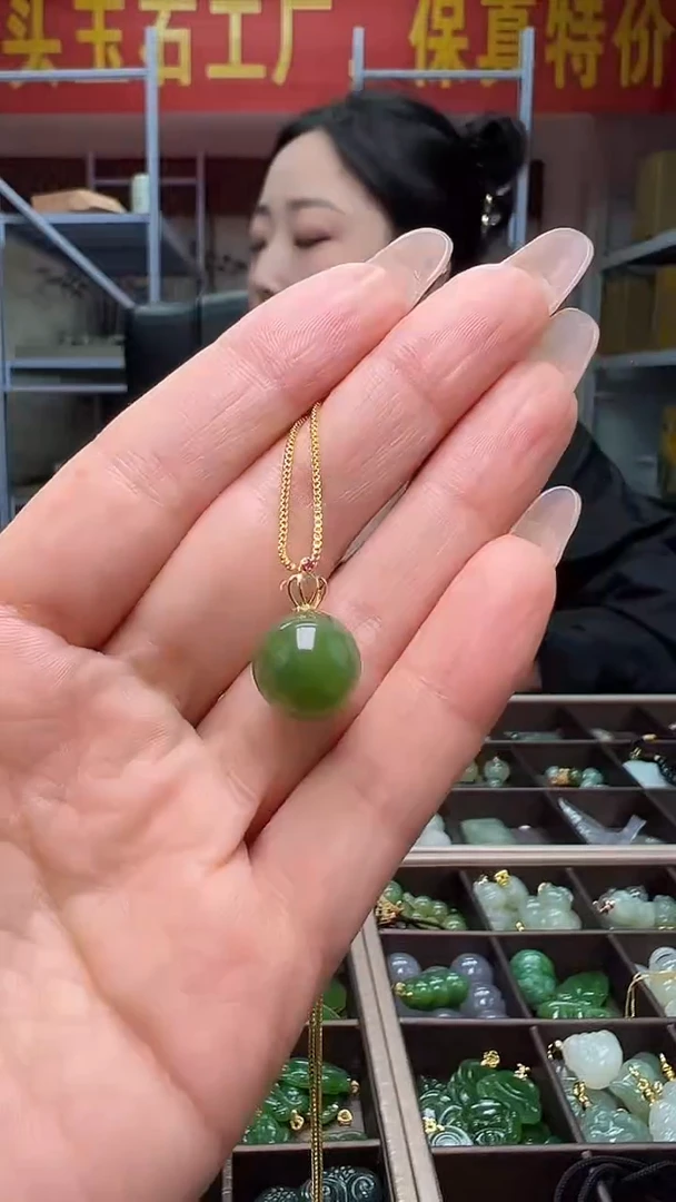 颈饰18K金镶嵌和田玉(多样性发货.发其一）10.11.35