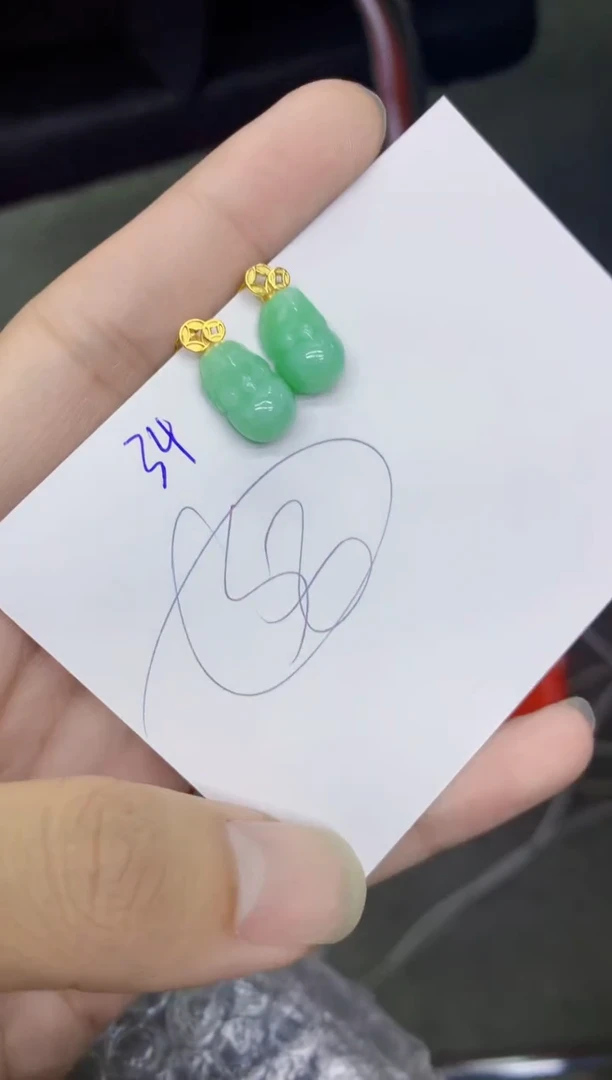 翡翠未镶嵌颈饰1111111111多样性发其一