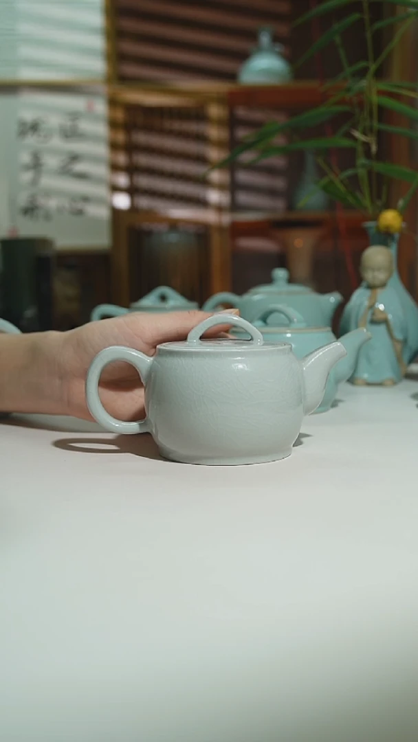 月白运圈支钉汉瓦壶0268