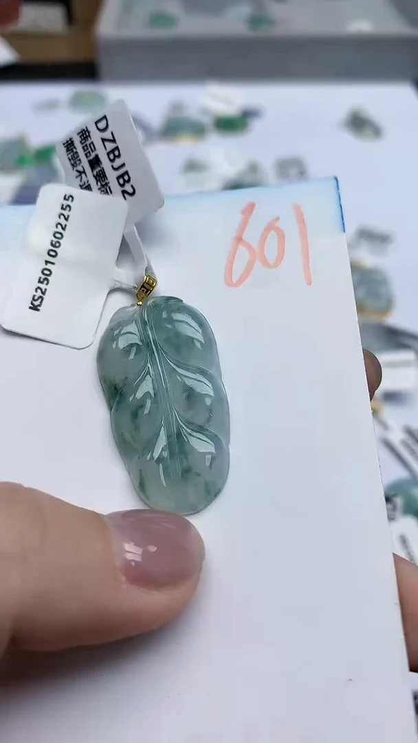 【闪购商品】翡翠挂件18K金镶嵌天然翡翠A货