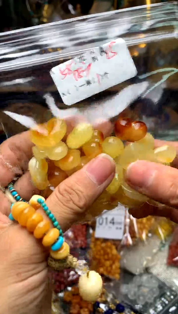 未镶嵌琥珀珠宝奇石A15