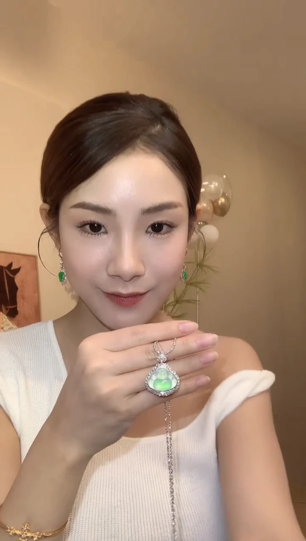 吊坠(不含链)18K金镶嵌翡翠A127