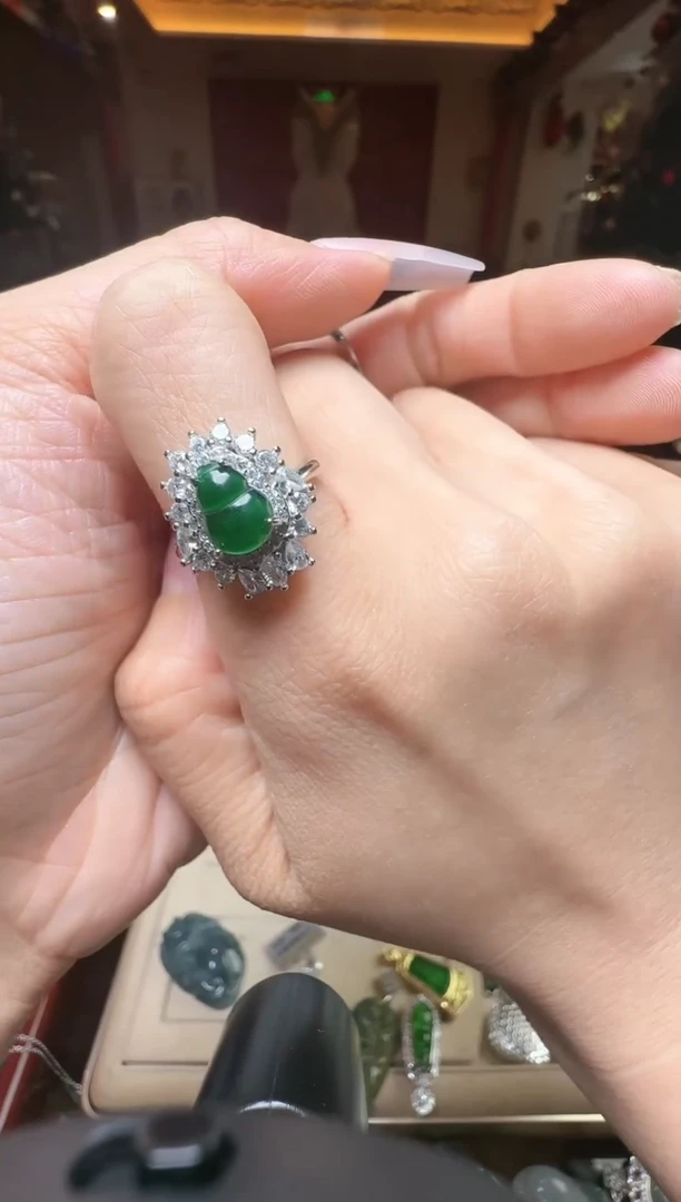 【闪购商品】翡翠吊坠(不含链)未镶嵌翡翠