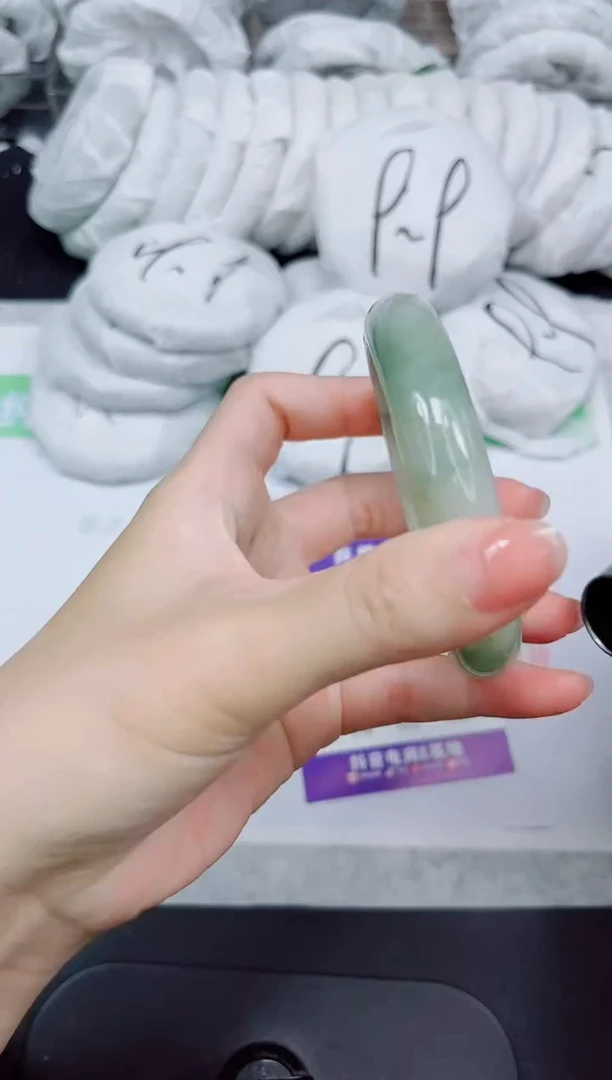 石英质玉手镯未镶嵌135-58