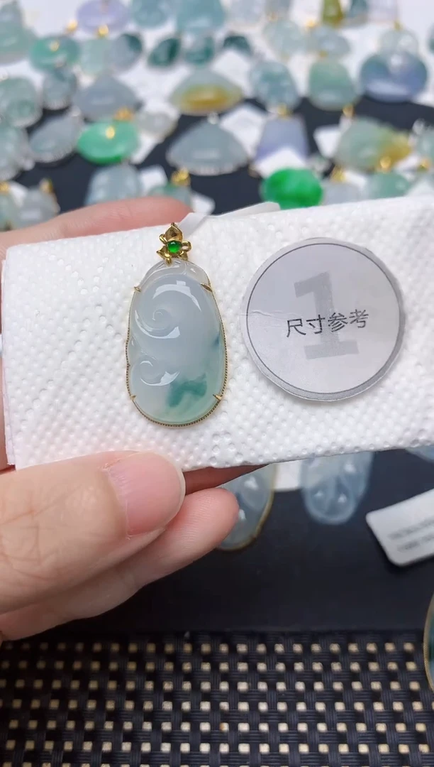 颈饰18K金镶嵌翡翠天然缅甸A货翡翠